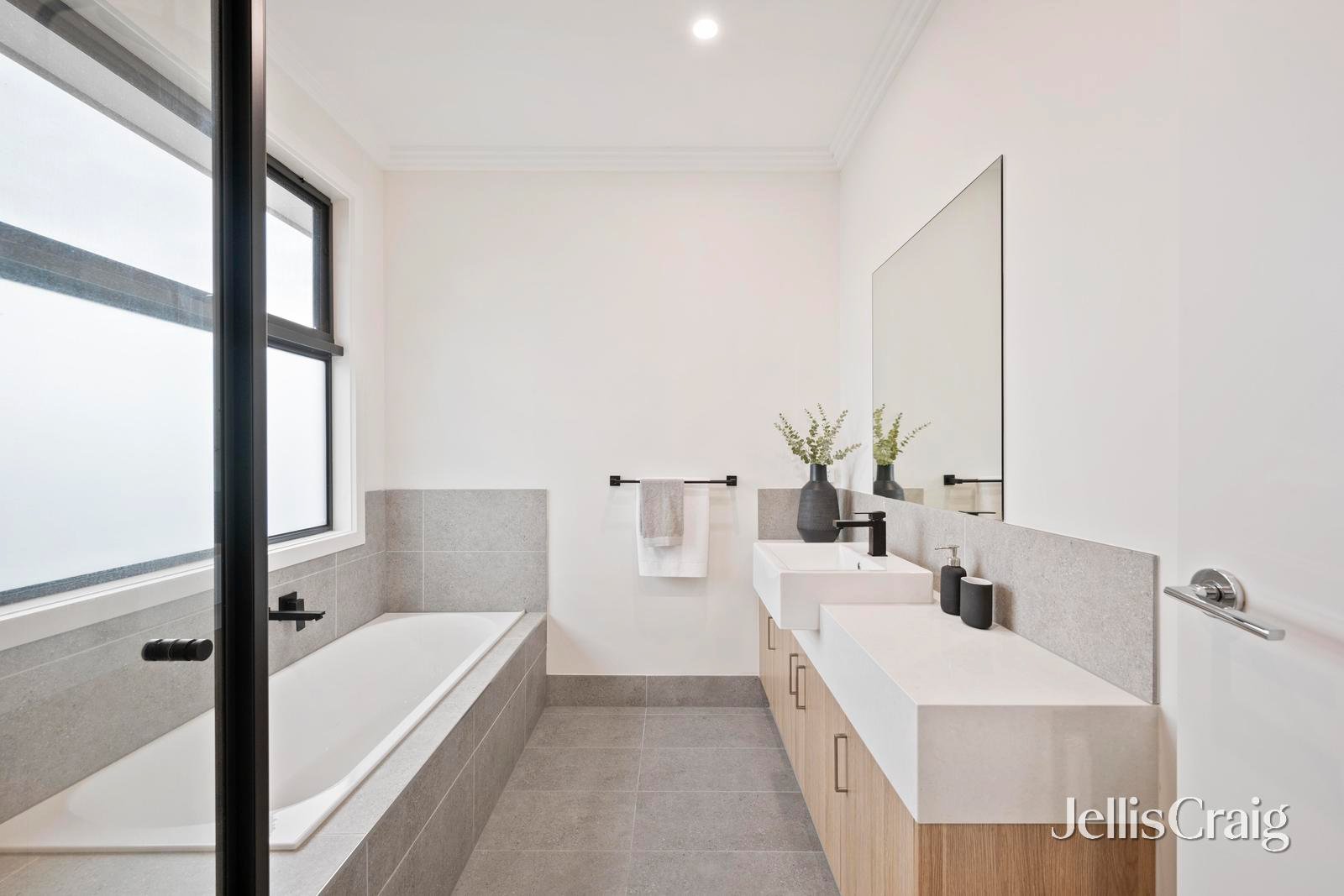 2/10 Churchill Road, Croydon image 14