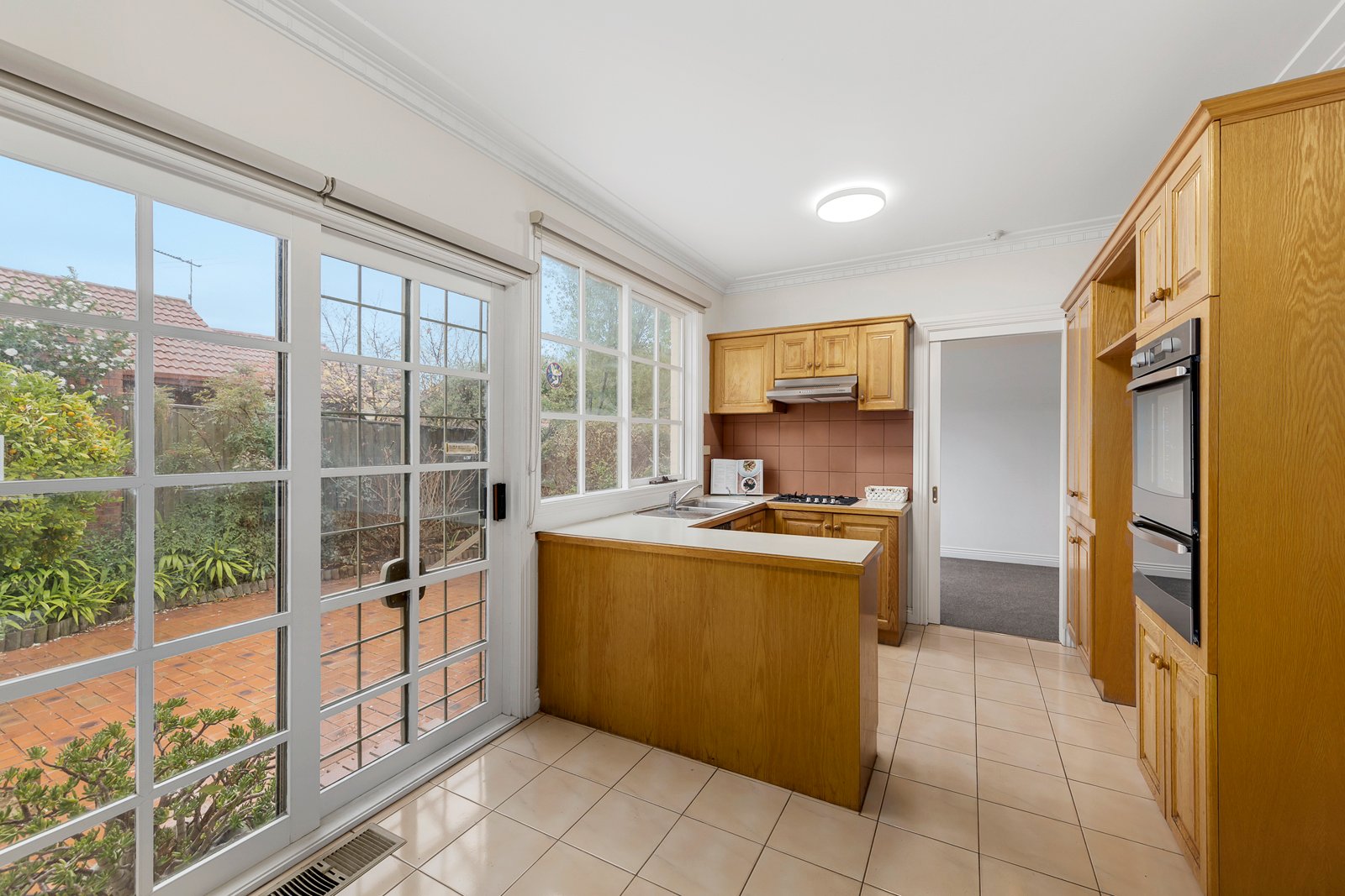 2/10 Cooloongatta Road, Camberwell image 3