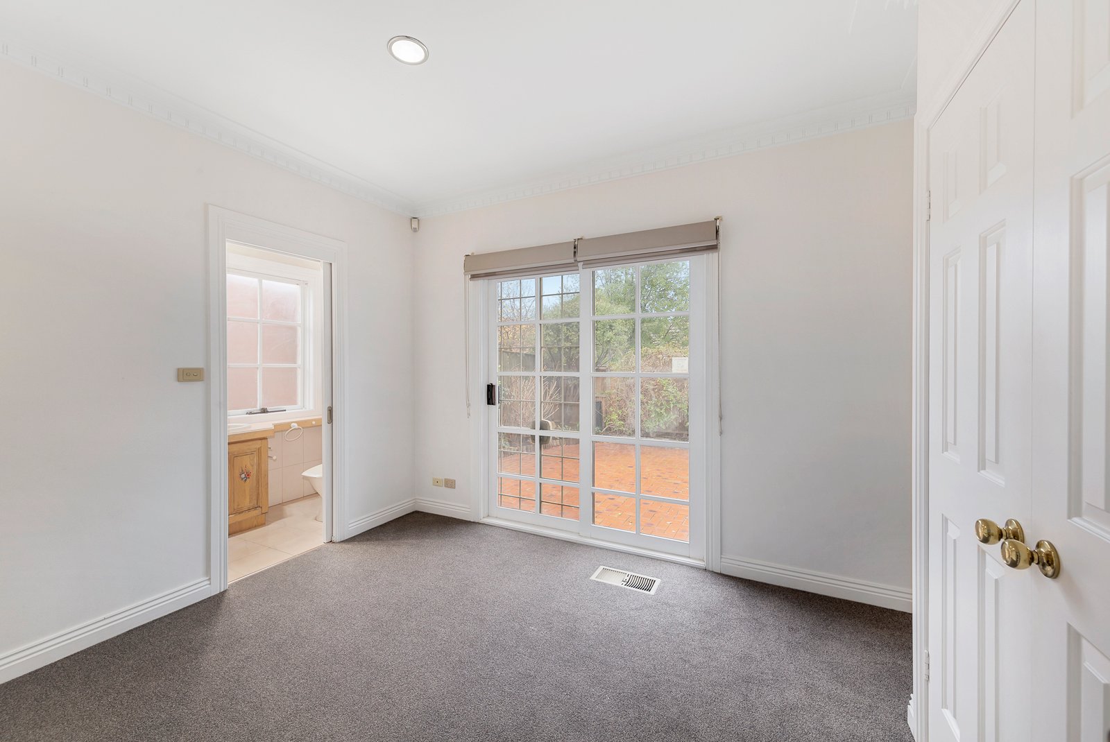 2/10 Cooloongatta Road, Camberwell image 5