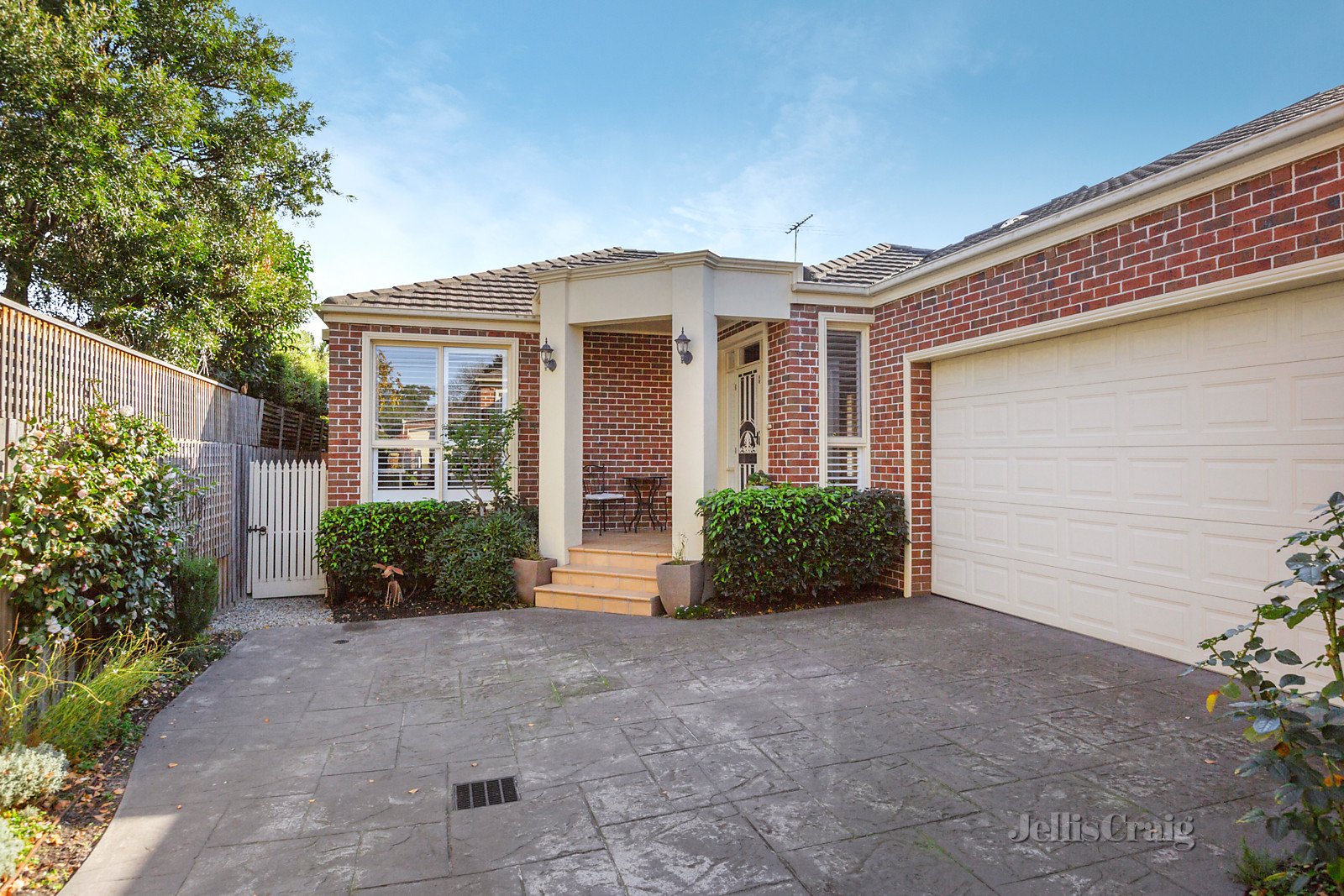 2/10 Corhampton Road, Balwyn North image 1