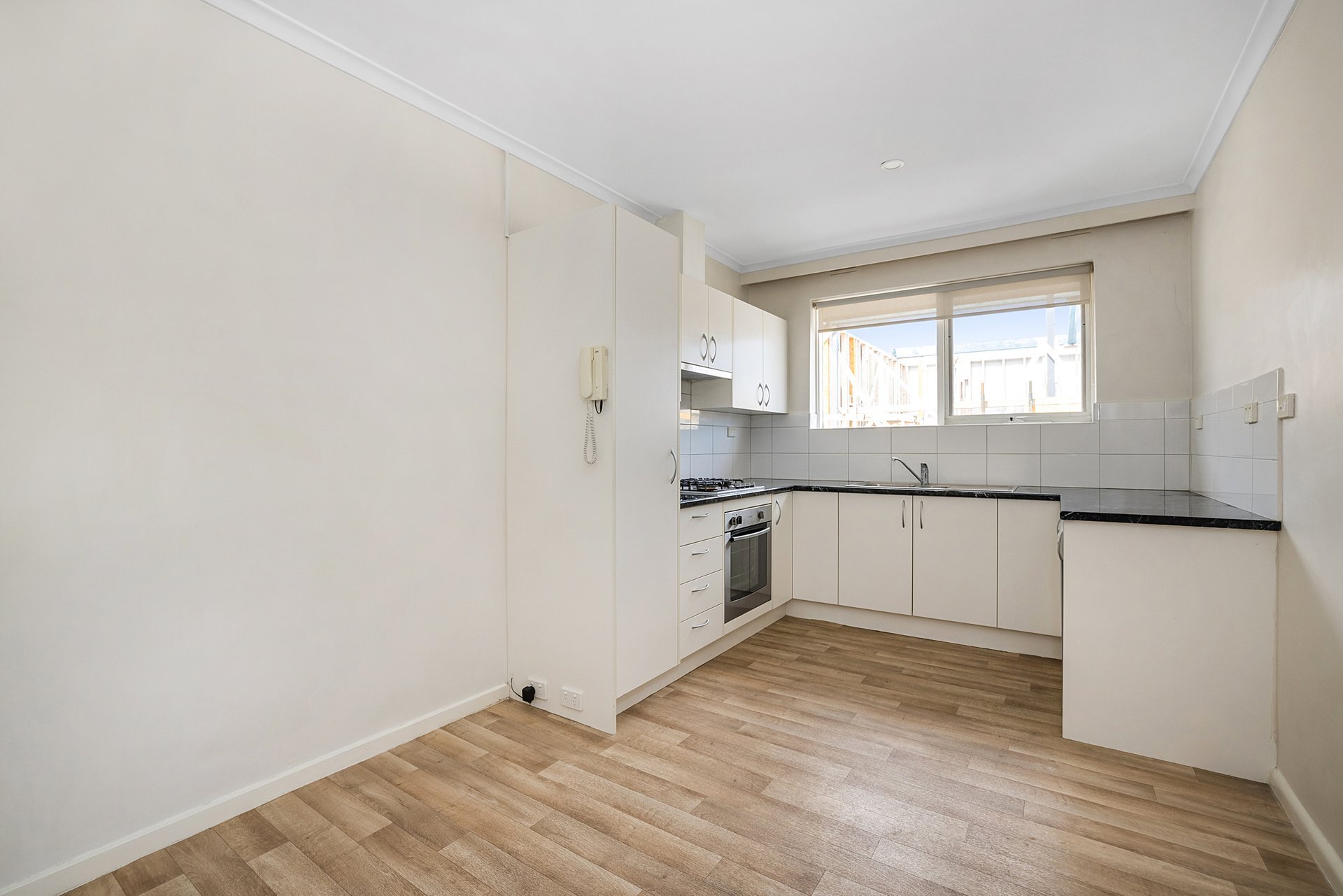 2/10 Elm Grove, Mckinnon image 1