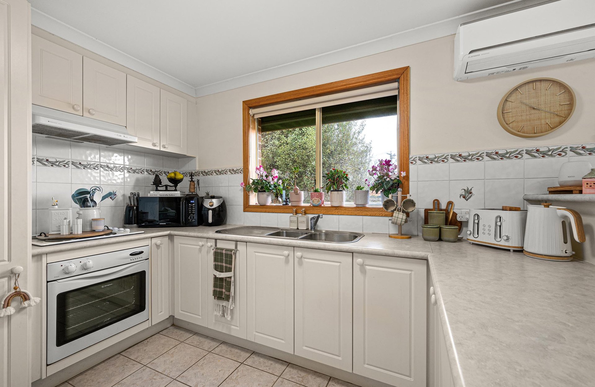 2/10 Felix Grove, Mooroolbark image 5