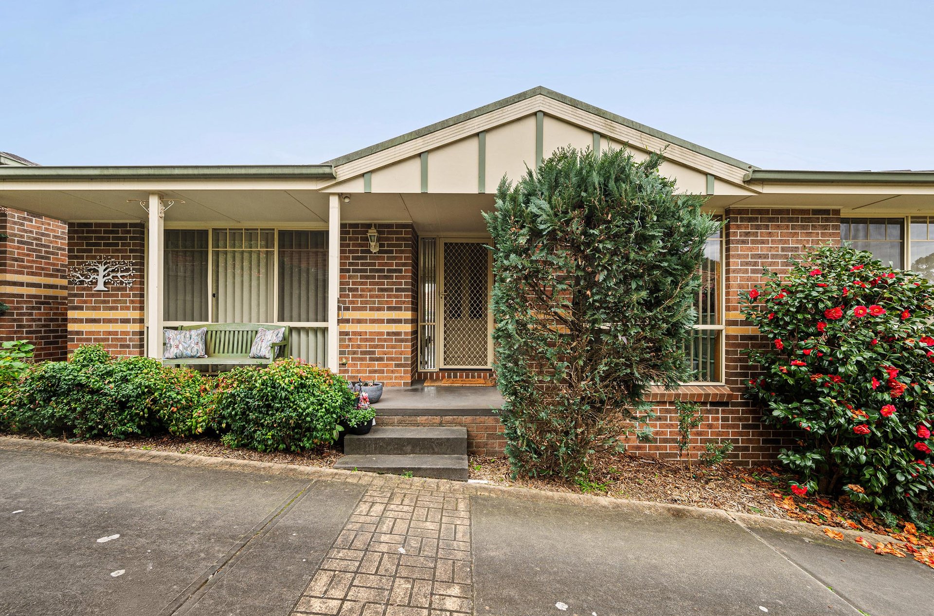 2/10 Felix Grove, Mooroolbark image 1