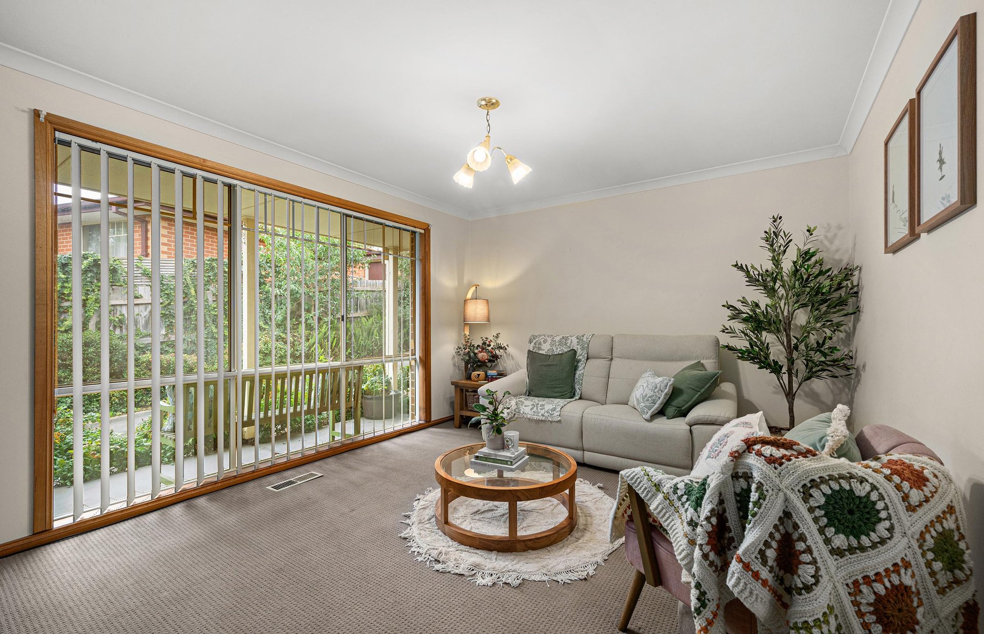 2/10 Felix Grove, Mooroolbark image 2