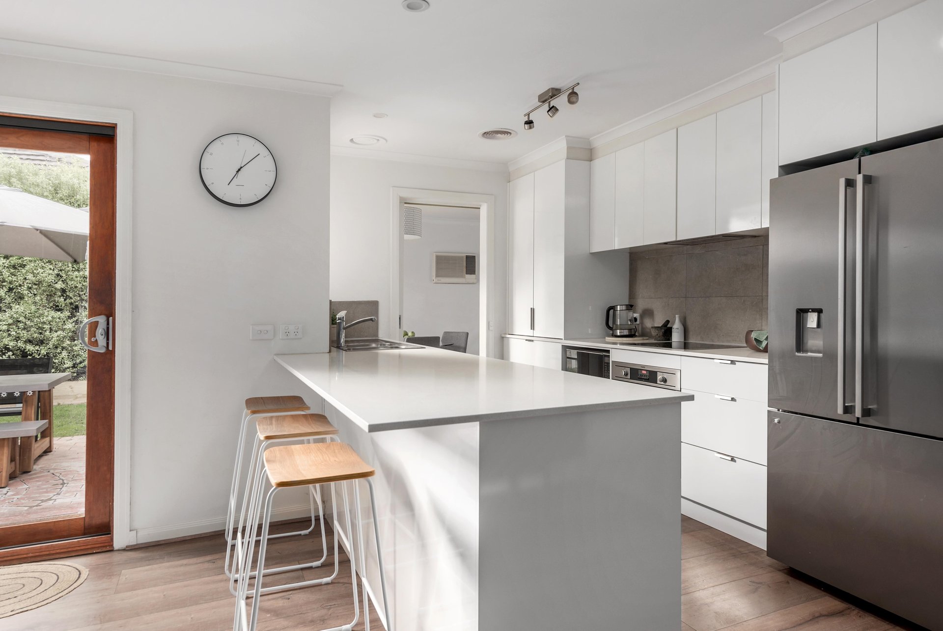 2/10 Garden Road, Camberwell image 5