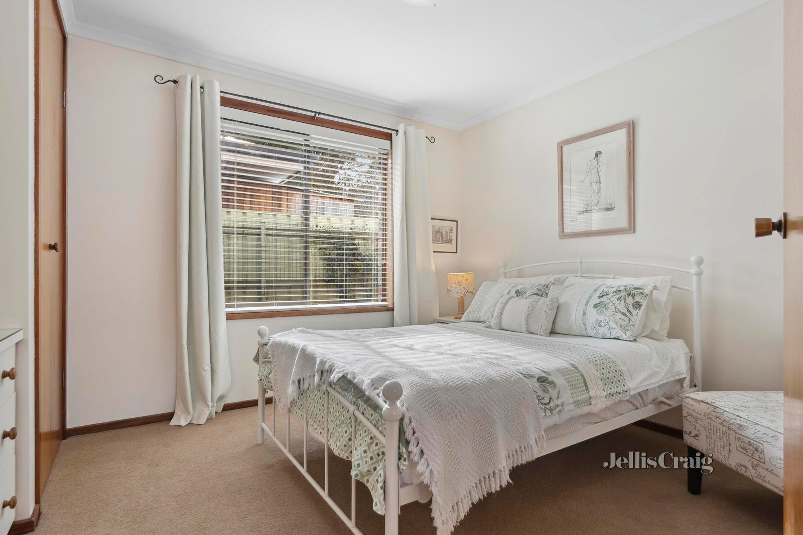 2/10 Gaulton Street, Castlemaine image 7