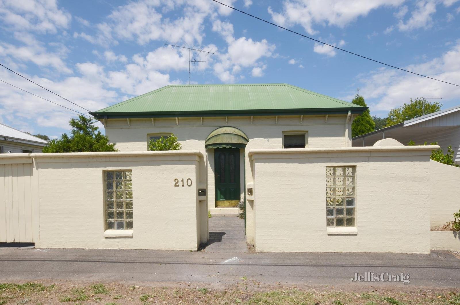 210 Grant Street, Golden Point image 1