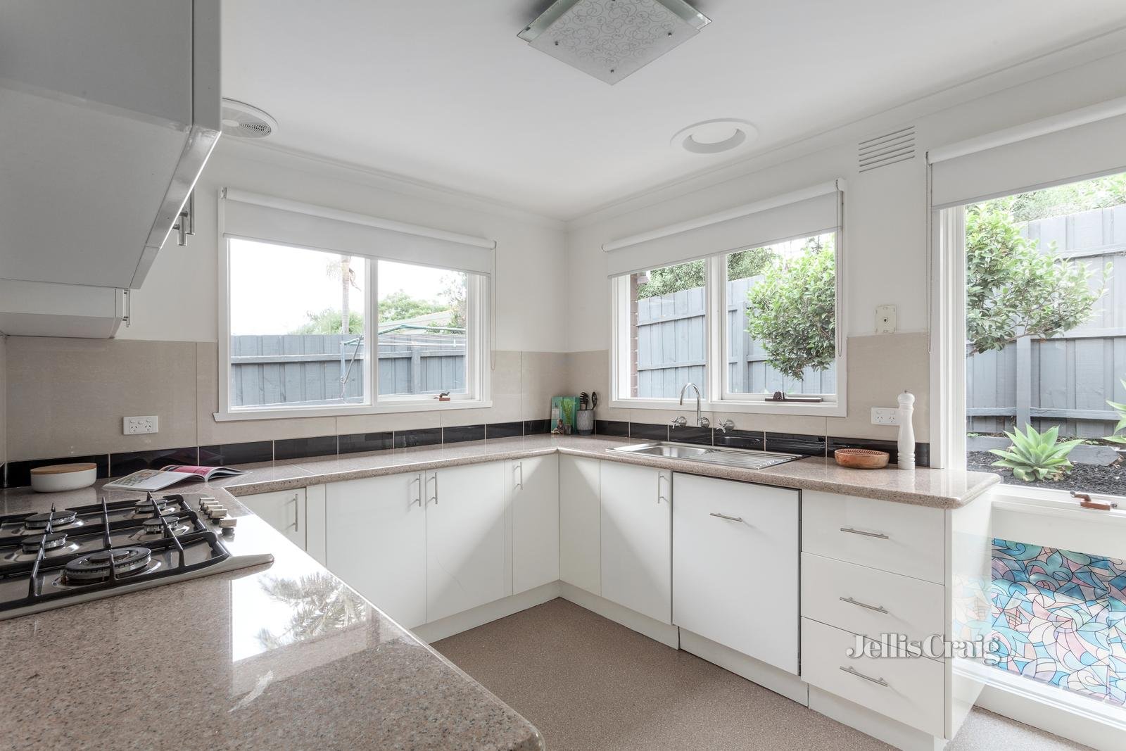 2/10 Hillcrest Avenue, Highett image 7