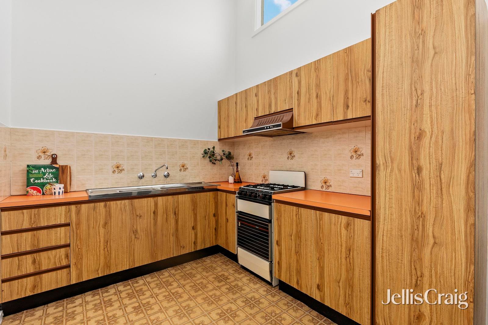 2/10 Laluma Street, Essendon image 5