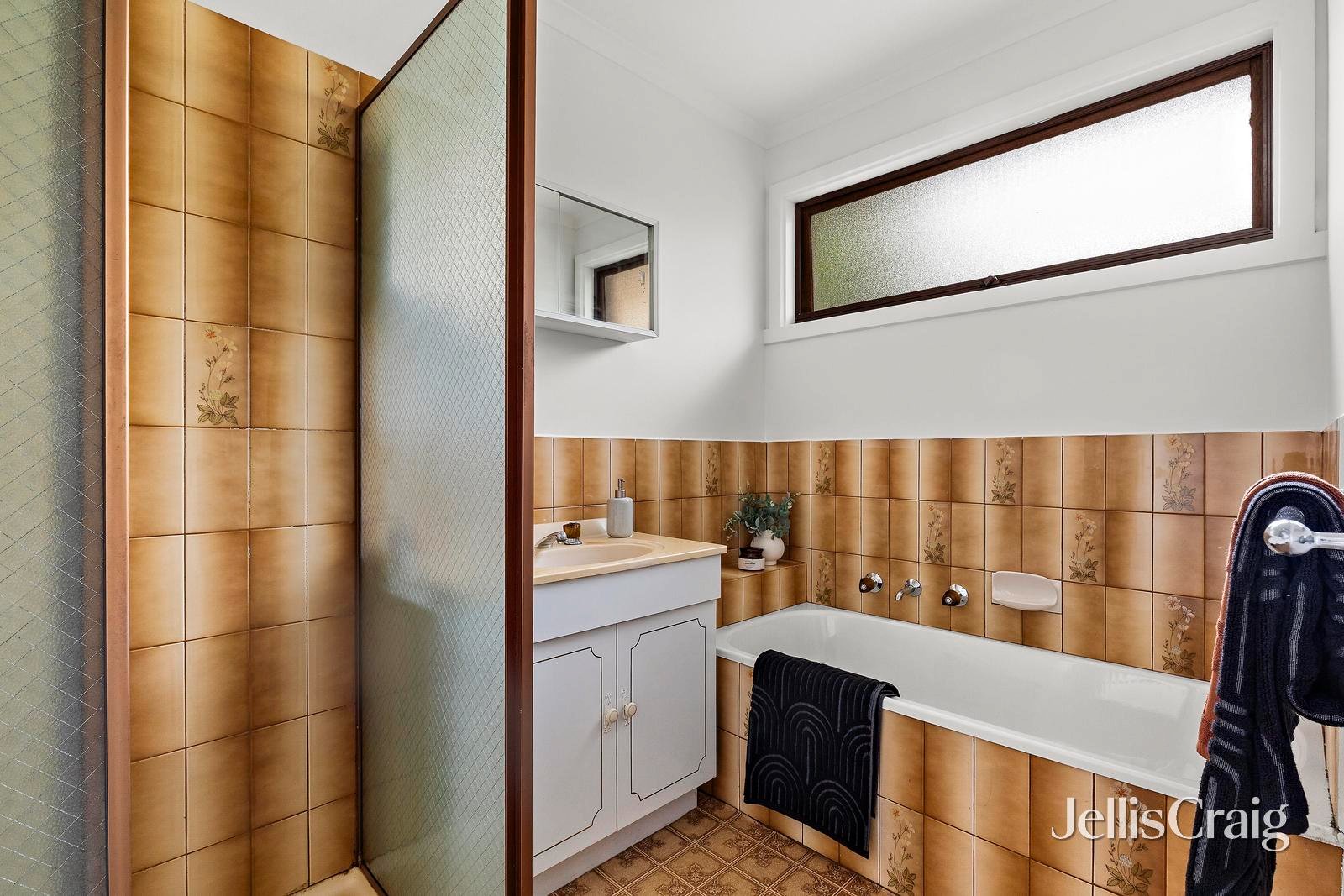 2/10 Laluma Street, Essendon image 8