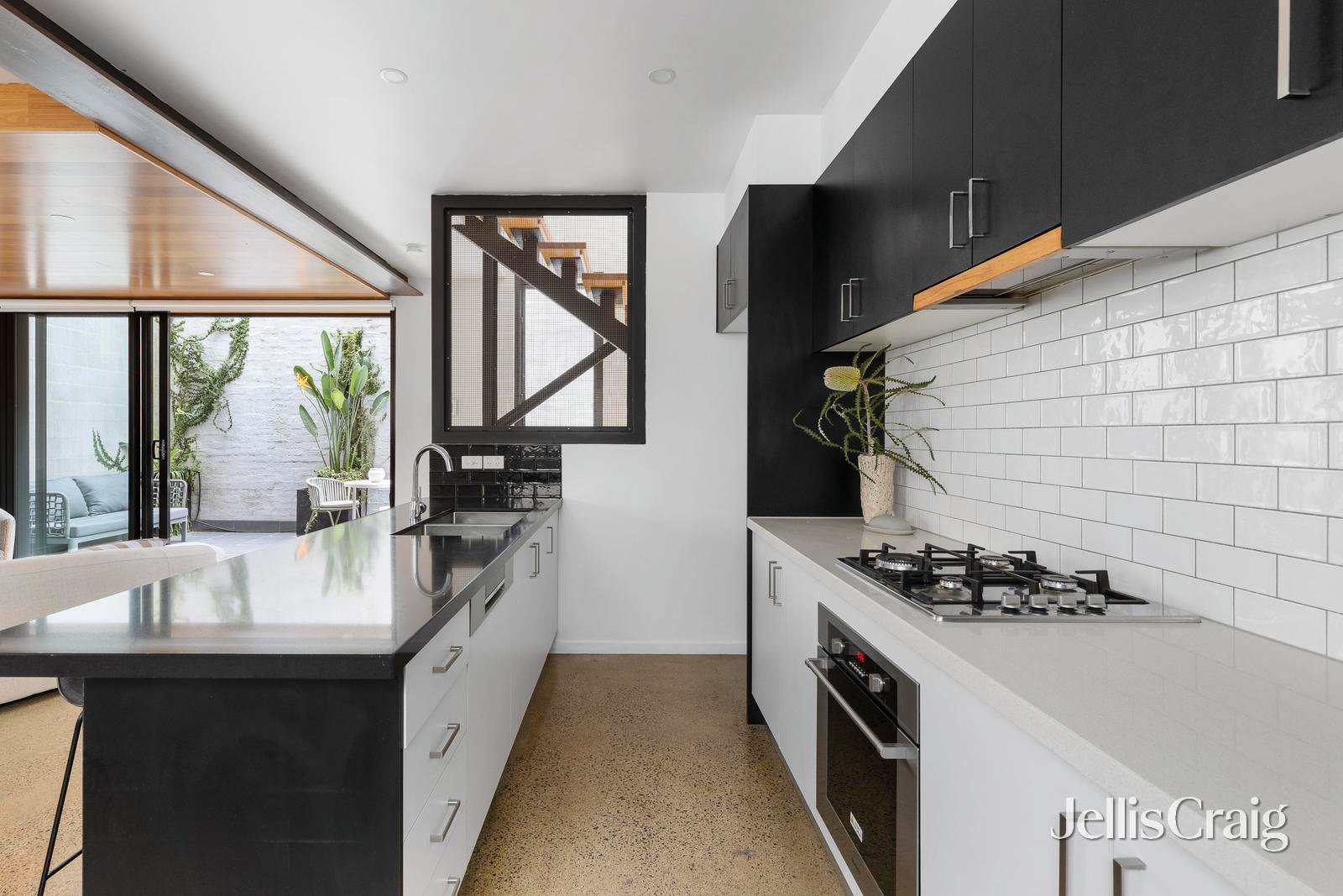 2/10 Linden Street, Brunswick East image 6