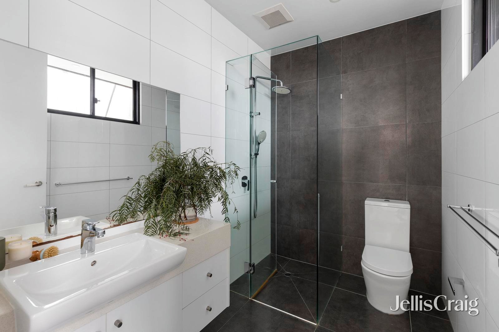 2/10 Linden Street, Brunswick East image 8