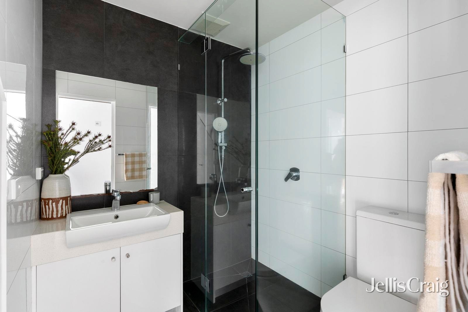 2/10 Linden Street, Brunswick East image 10