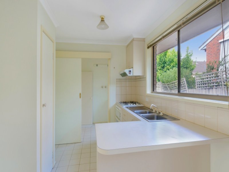 2/10 Middlefield Drive, Blackburn North image 2