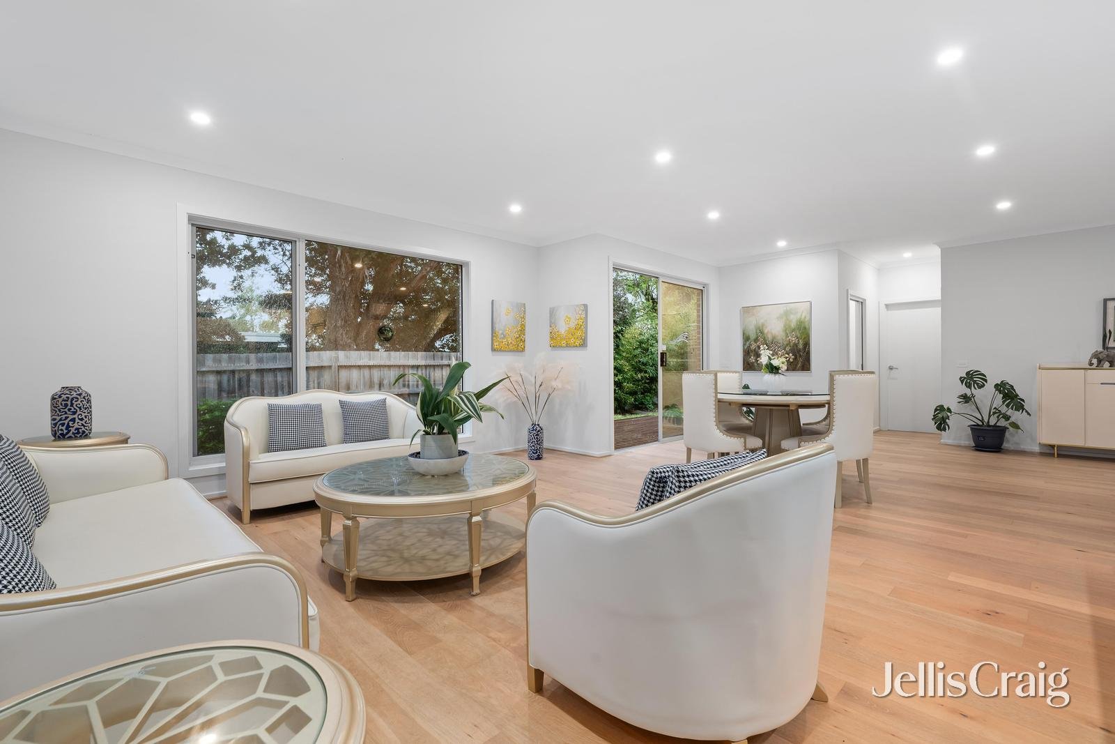 2/10 Morocco Court, Glen Waverley image 2