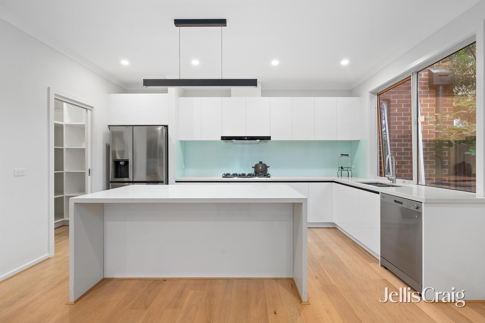 2/10 Morocco Court, Glen Waverley image 4