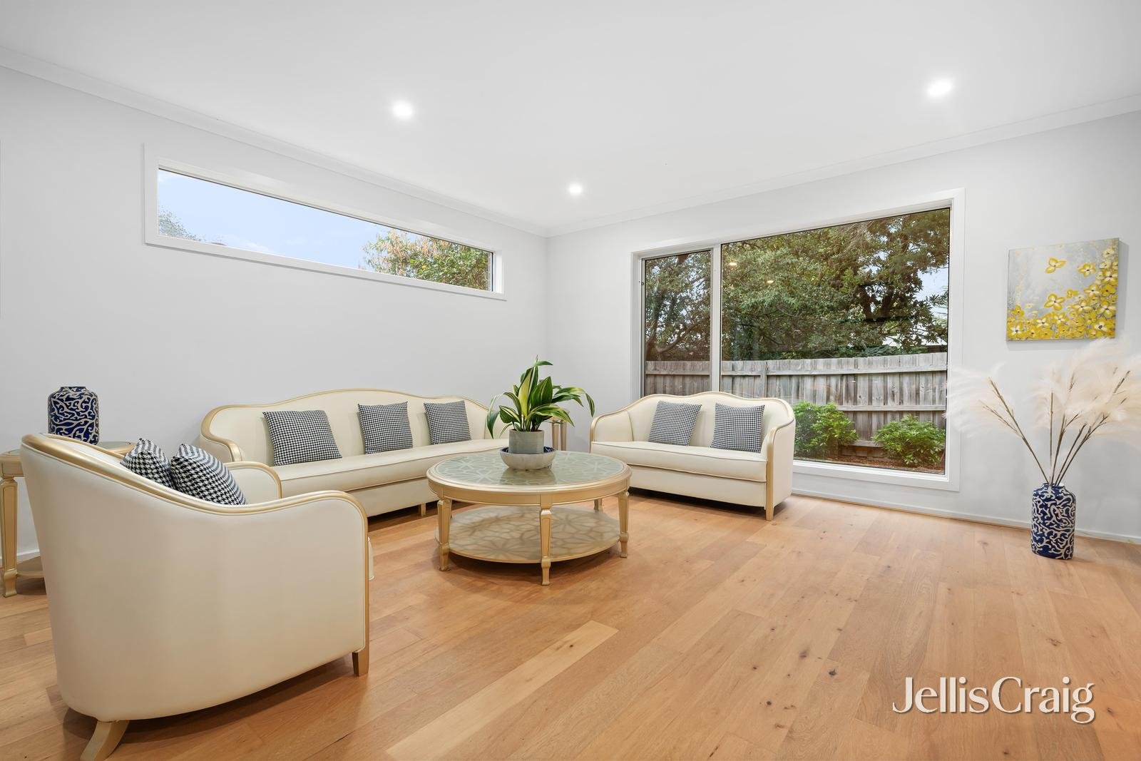 2/10 Morocco Court, Glen Waverley image 5