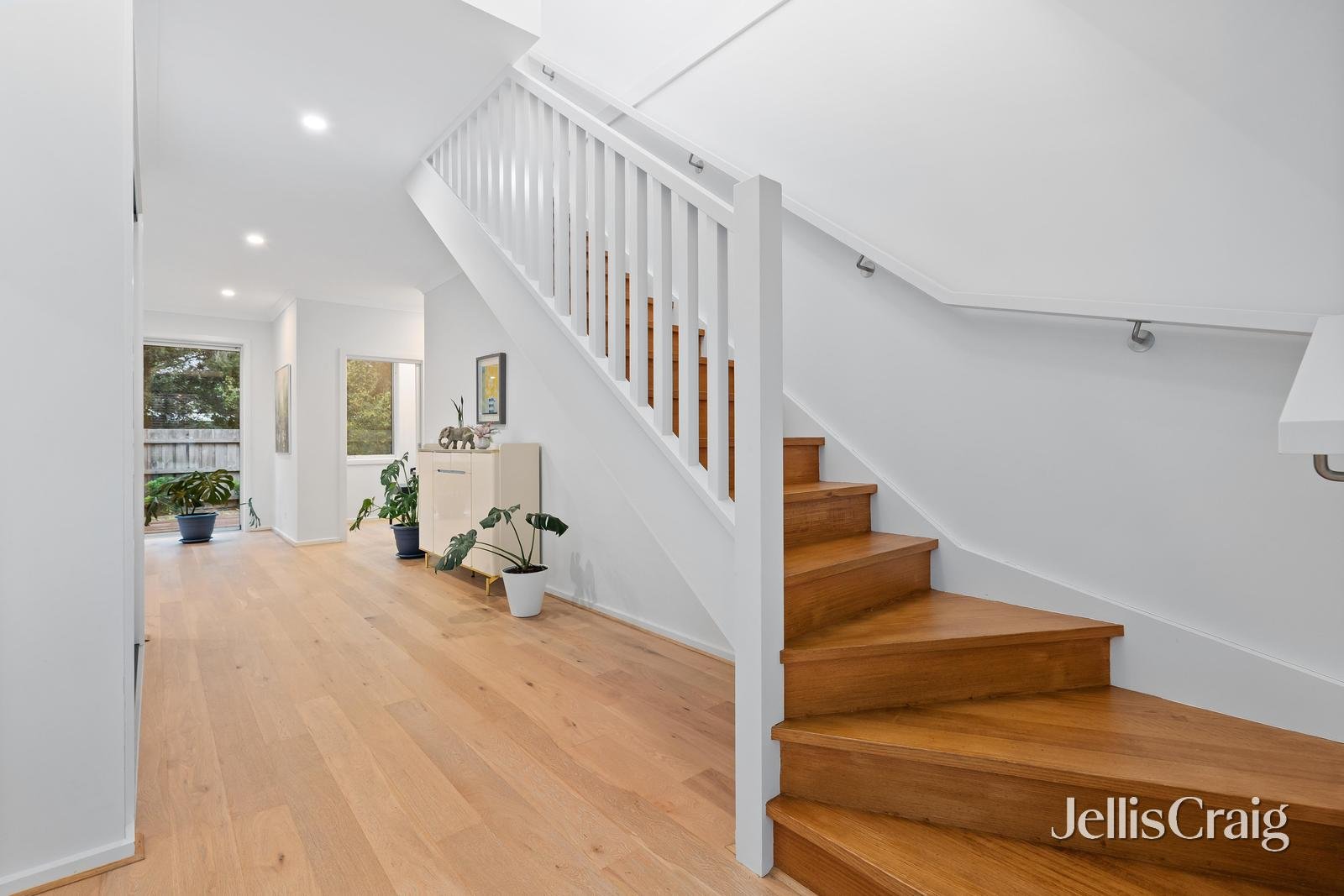 2/10 Morocco Court, Glen Waverley image 6