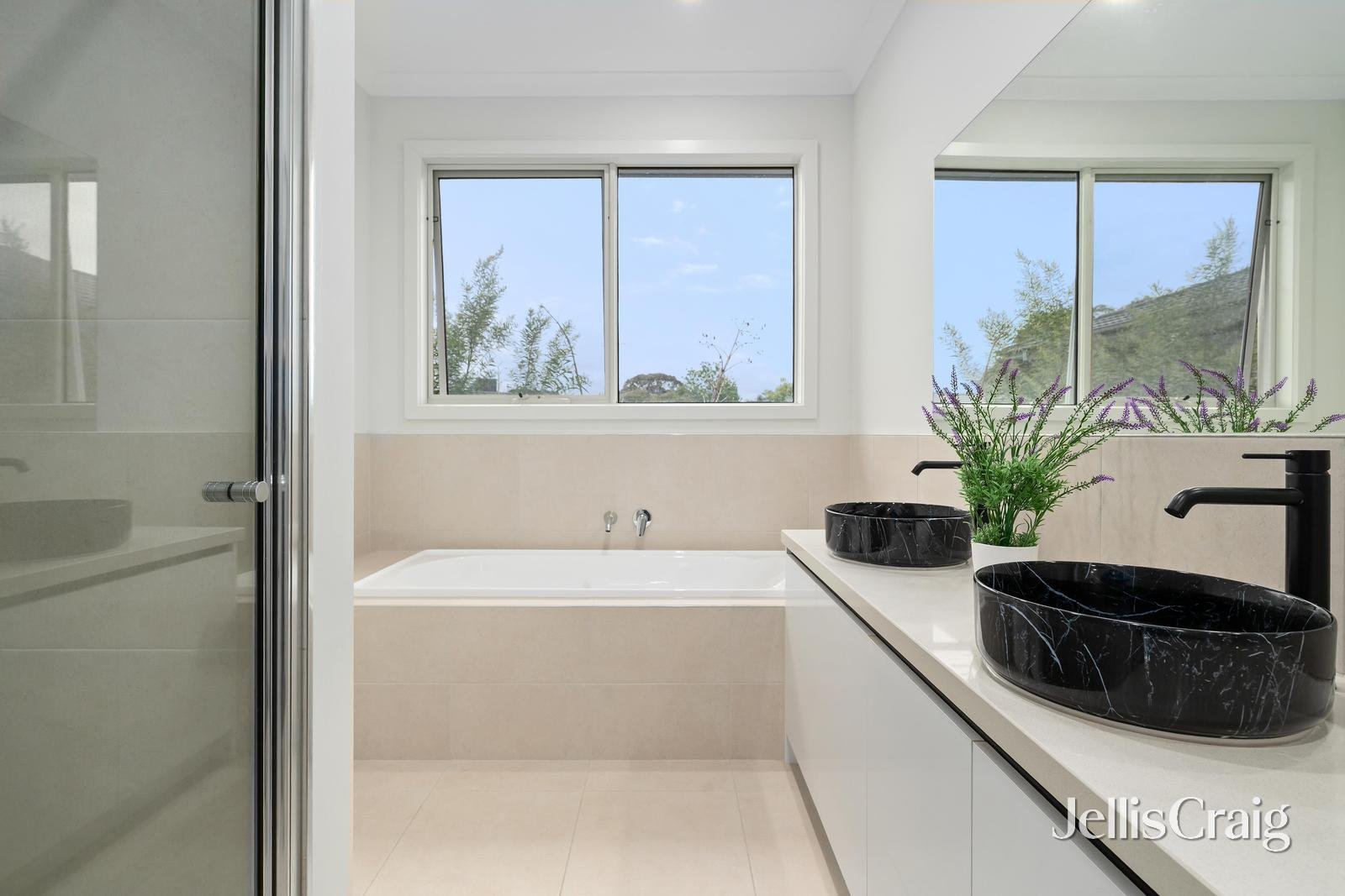 2/10 Morocco Court, Glen Waverley image 9