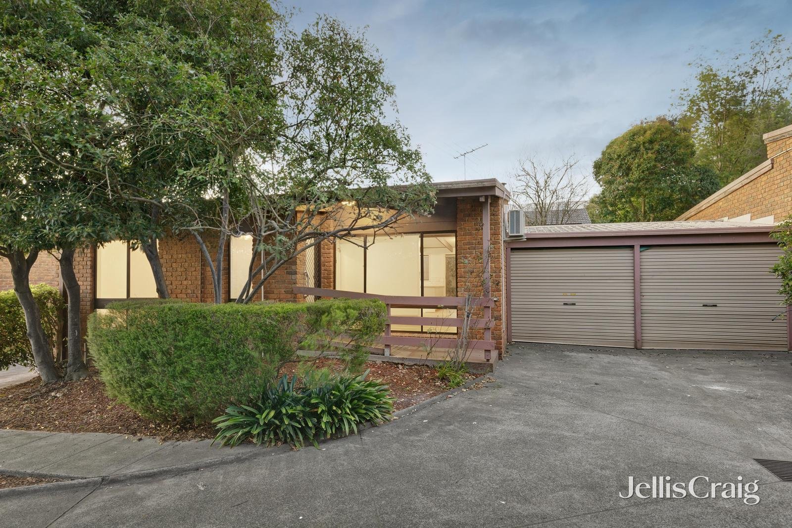 2/10 Natimuk Street, Greensborough image 1