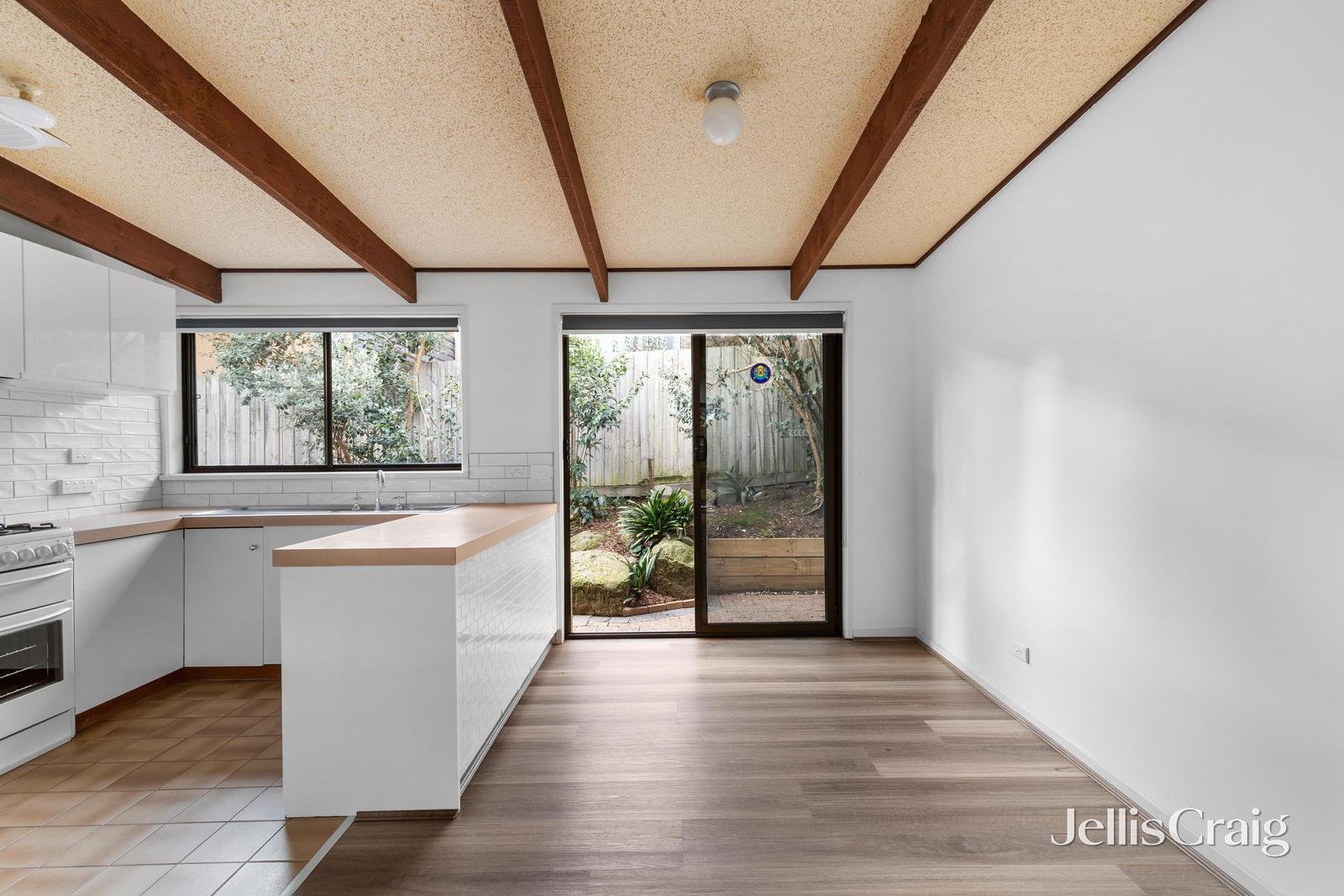 2/10 Natimuk Street, Greensborough image 3