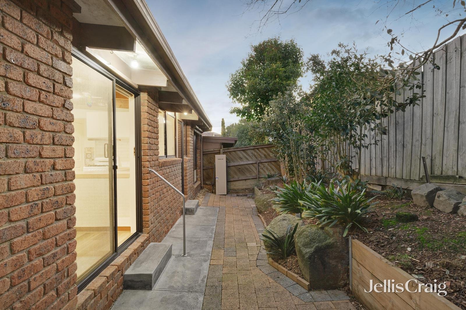2/10 Natimuk Street, Greensborough image 10