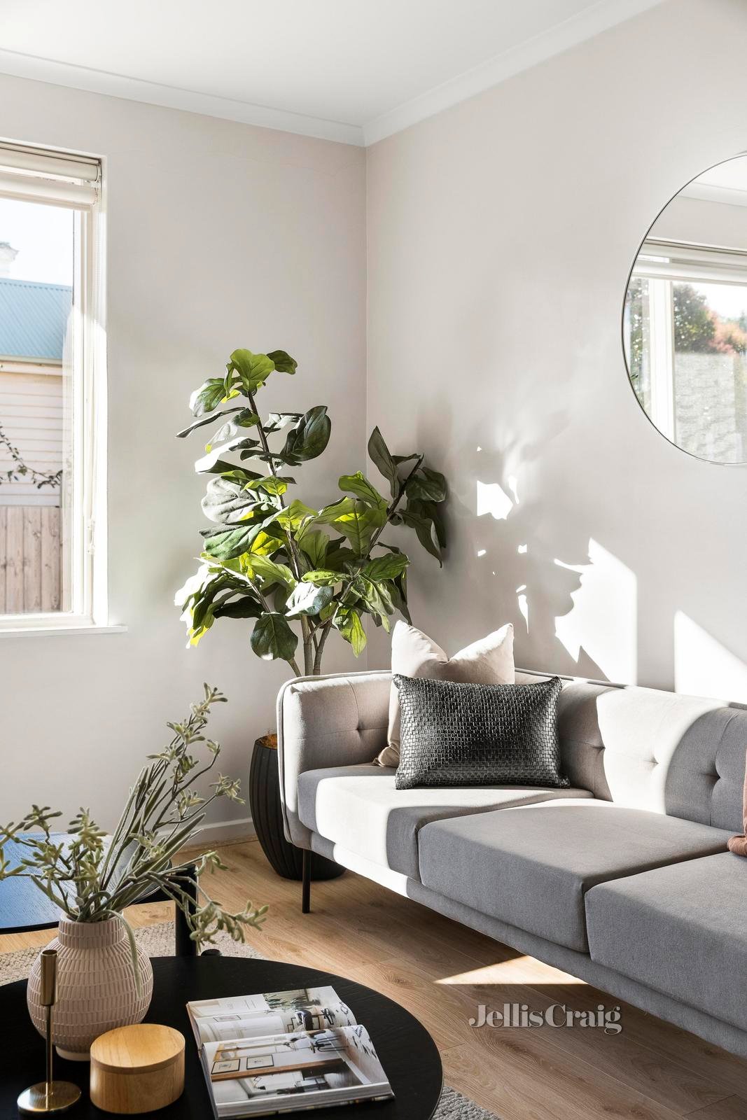 2/10 Normanby Avenue, Thornbury image 2