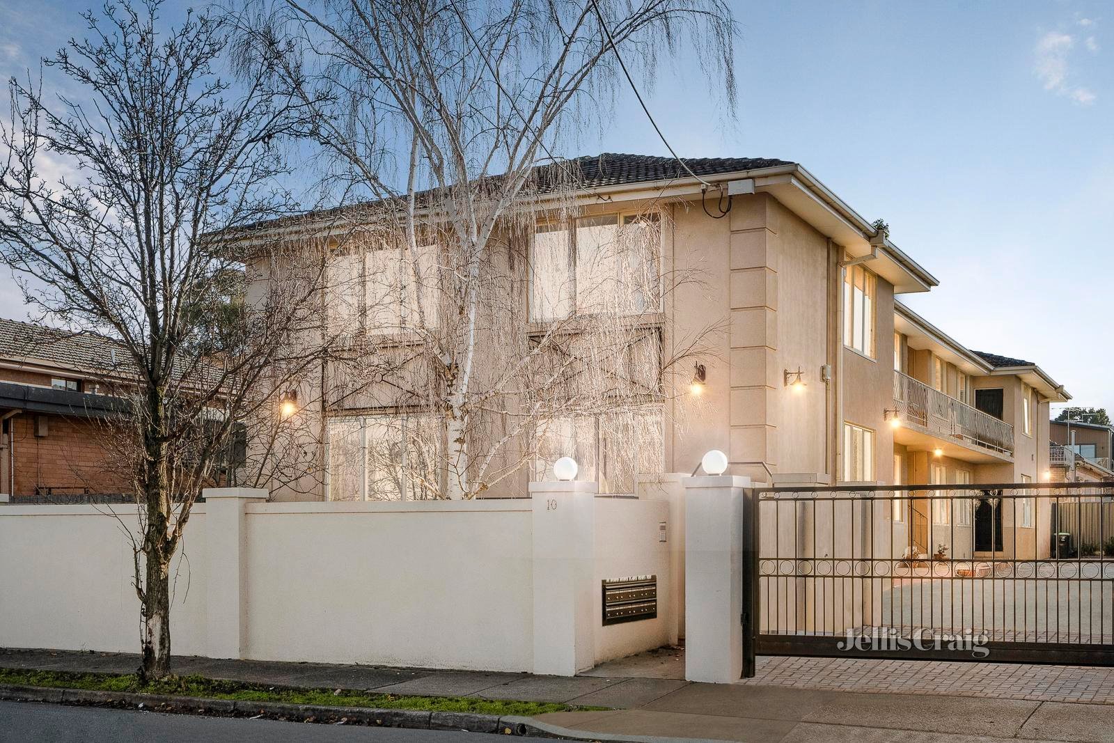2/10 Normanby Avenue, Thornbury image 10