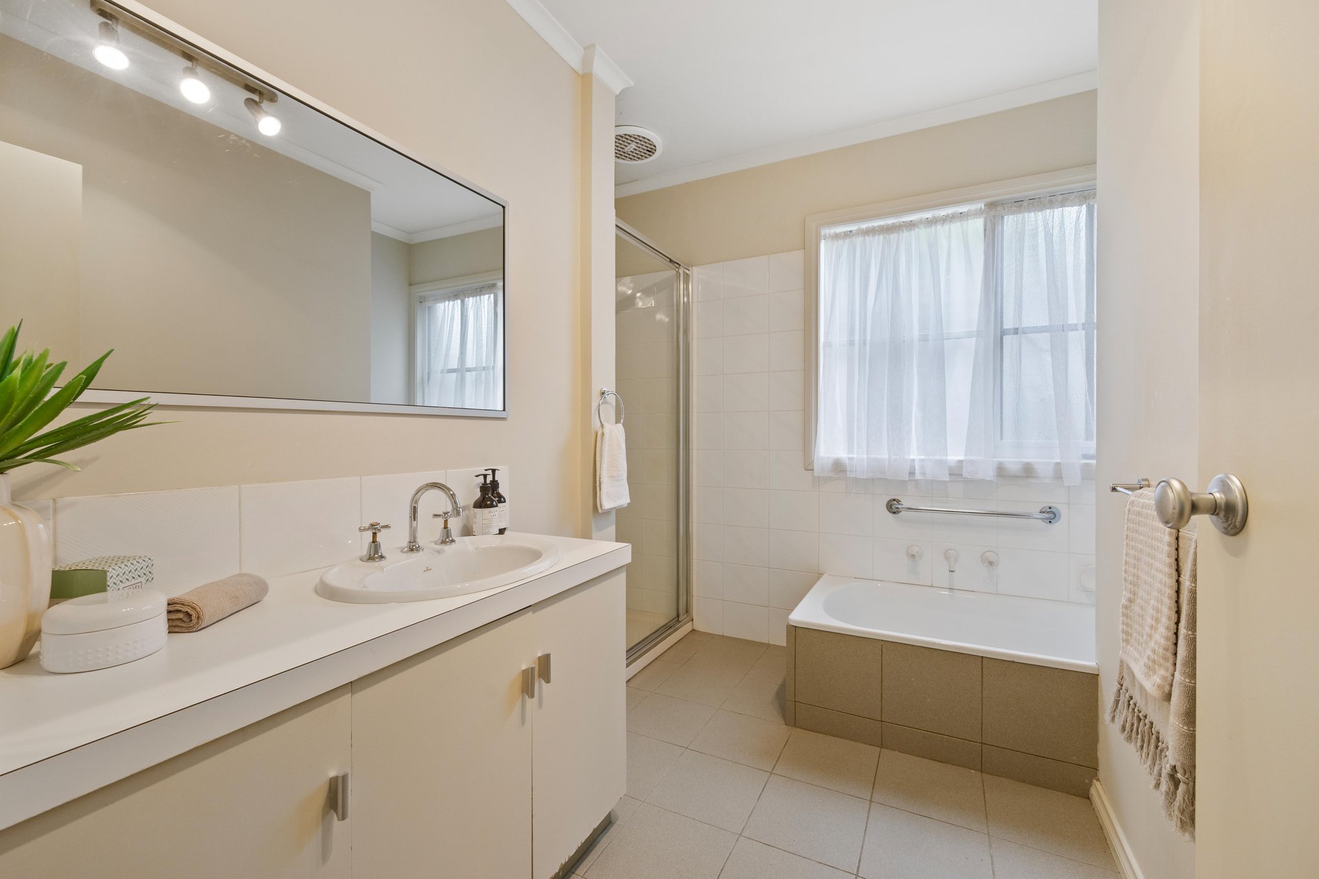 2/10 Northcote Avenue, Balwyn image 6