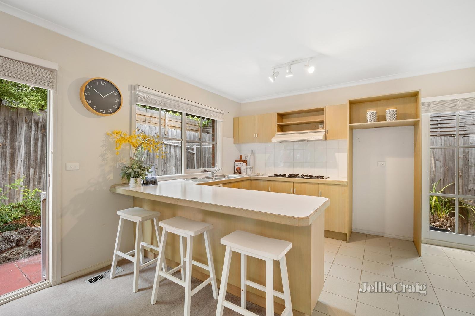 2/10 Northcote Avenue, Balwyn image 3