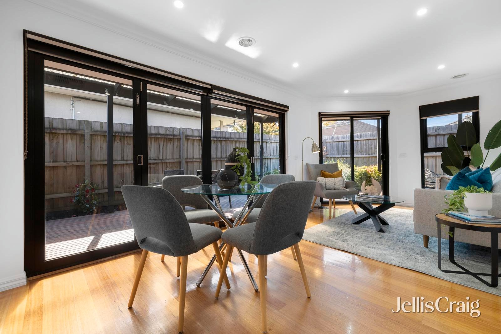 2/10 Paula Crescent, Doncaster&nbsp;East image 3