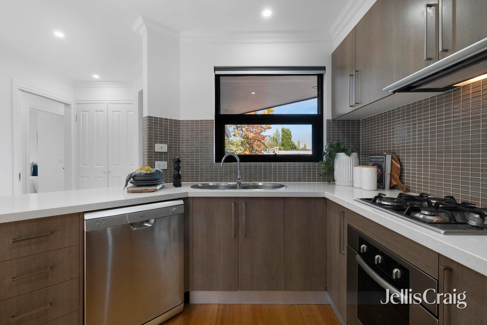 2/10 Paula Crescent, Doncaster&nbsp;East image 4