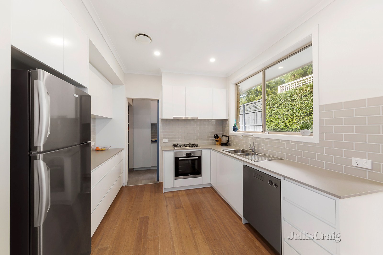 2/10 Pleasance Street, Bentleigh image 5