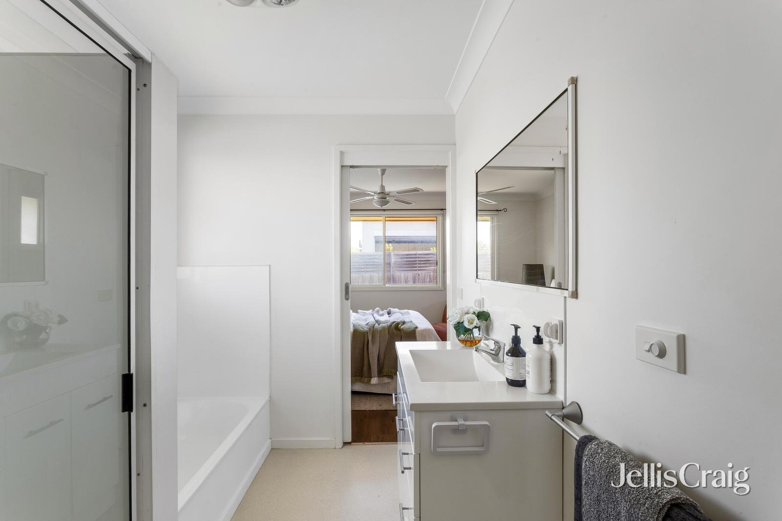 2/10 Schulz Street, Bentleigh&nbsp;East image 10