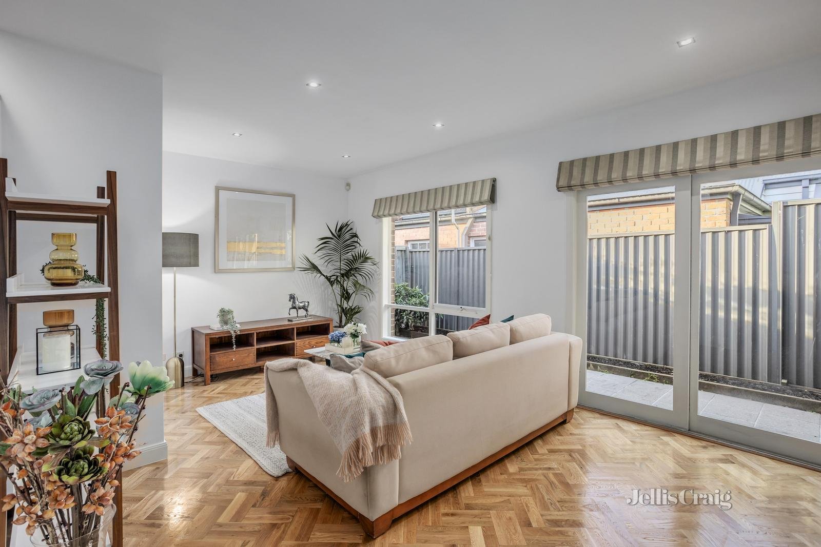 2/10 Valonia Avenue, Surrey Hills image 11