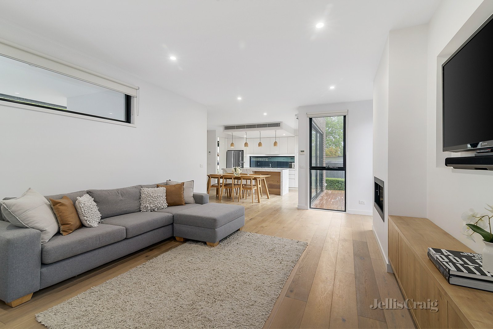 2/10 Wallabah Street, Mount Waverley image 5