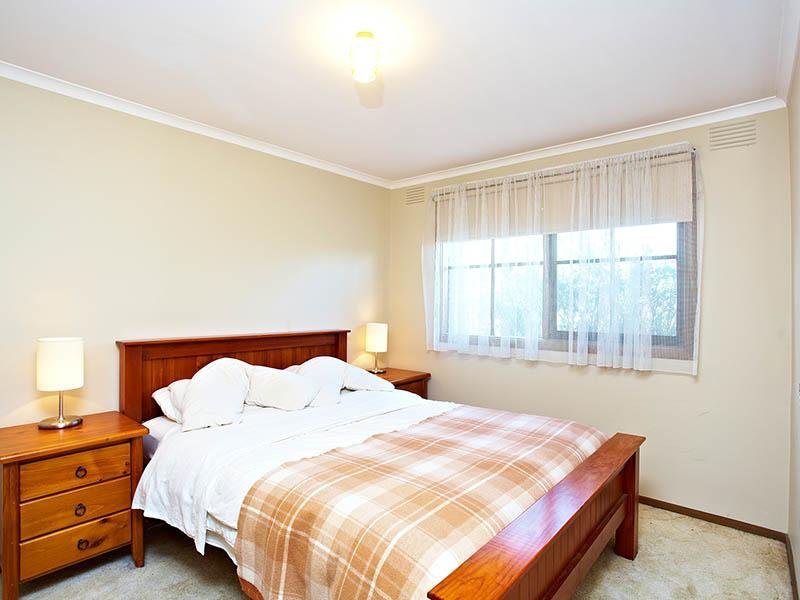 2/10 William Street, Ringwood image 4