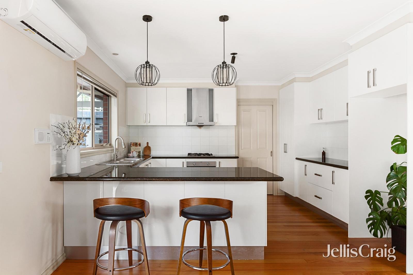 2/100 Diamond Creek Road, Greensborough image 5
