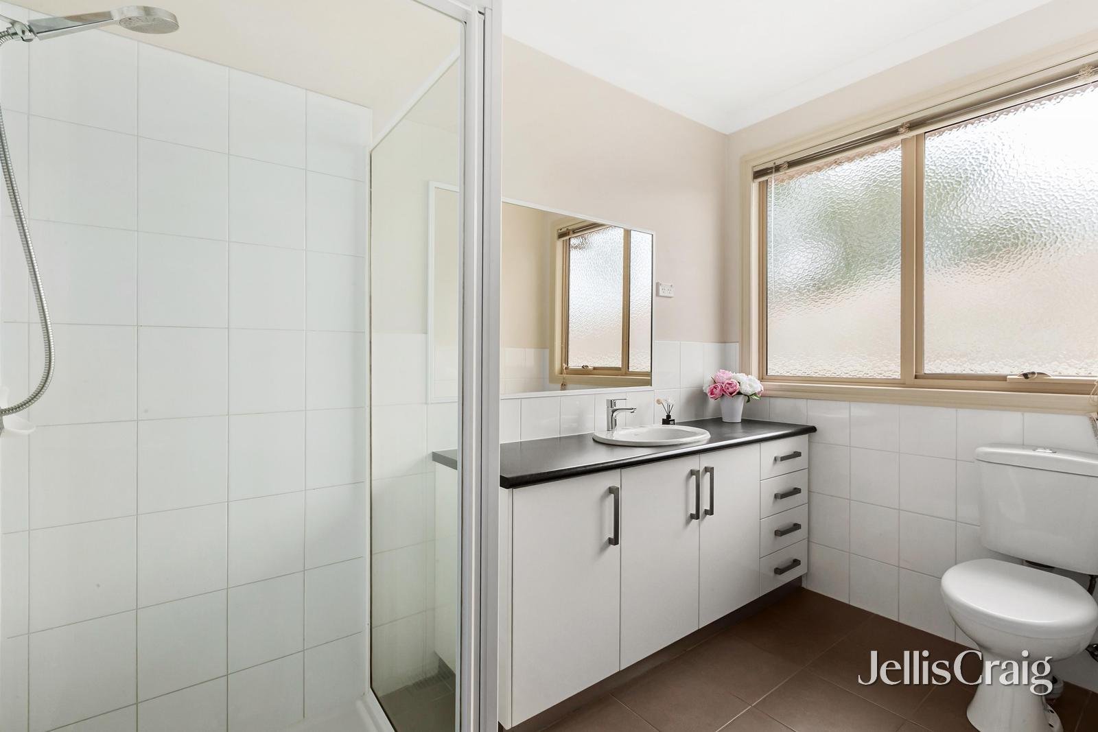 2/100 Diamond Creek Road, Greensborough image 8