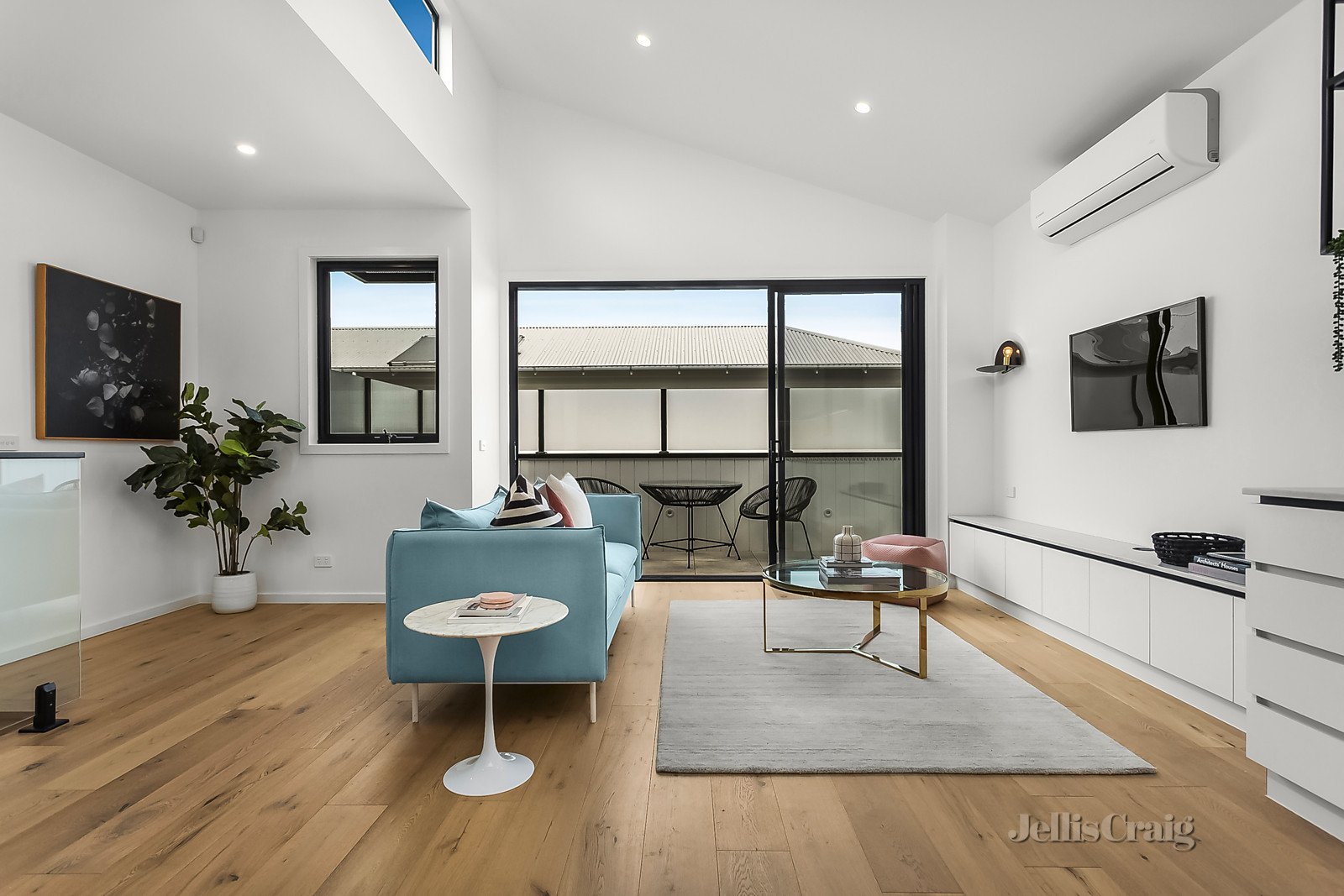 2/100 The Parade, Ascot Vale image 1