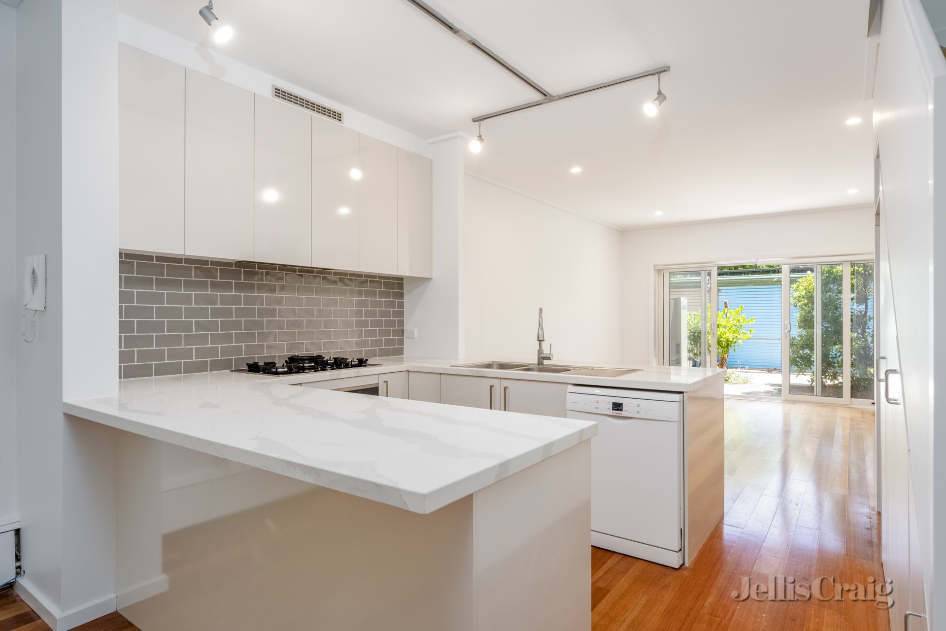 2/1009 Rathdowne Street, Carlton North image 2