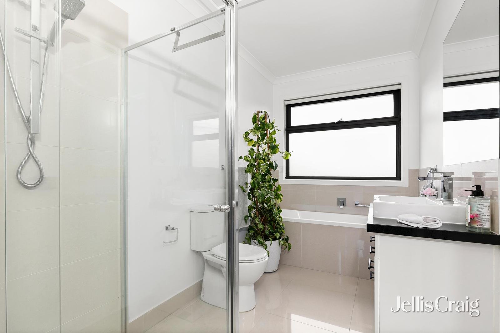 2/101 Millers Road, Altona North image 6