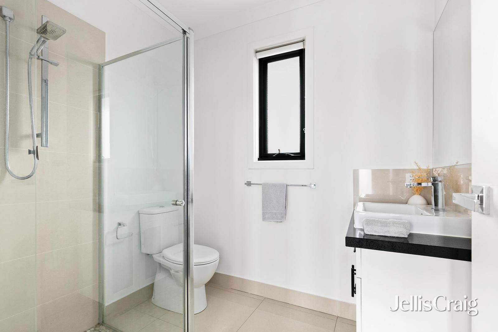 2/101 Millers Road, Altona North image 8