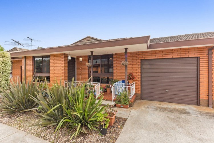 2/101 Roslyn Road, Belmont image 1