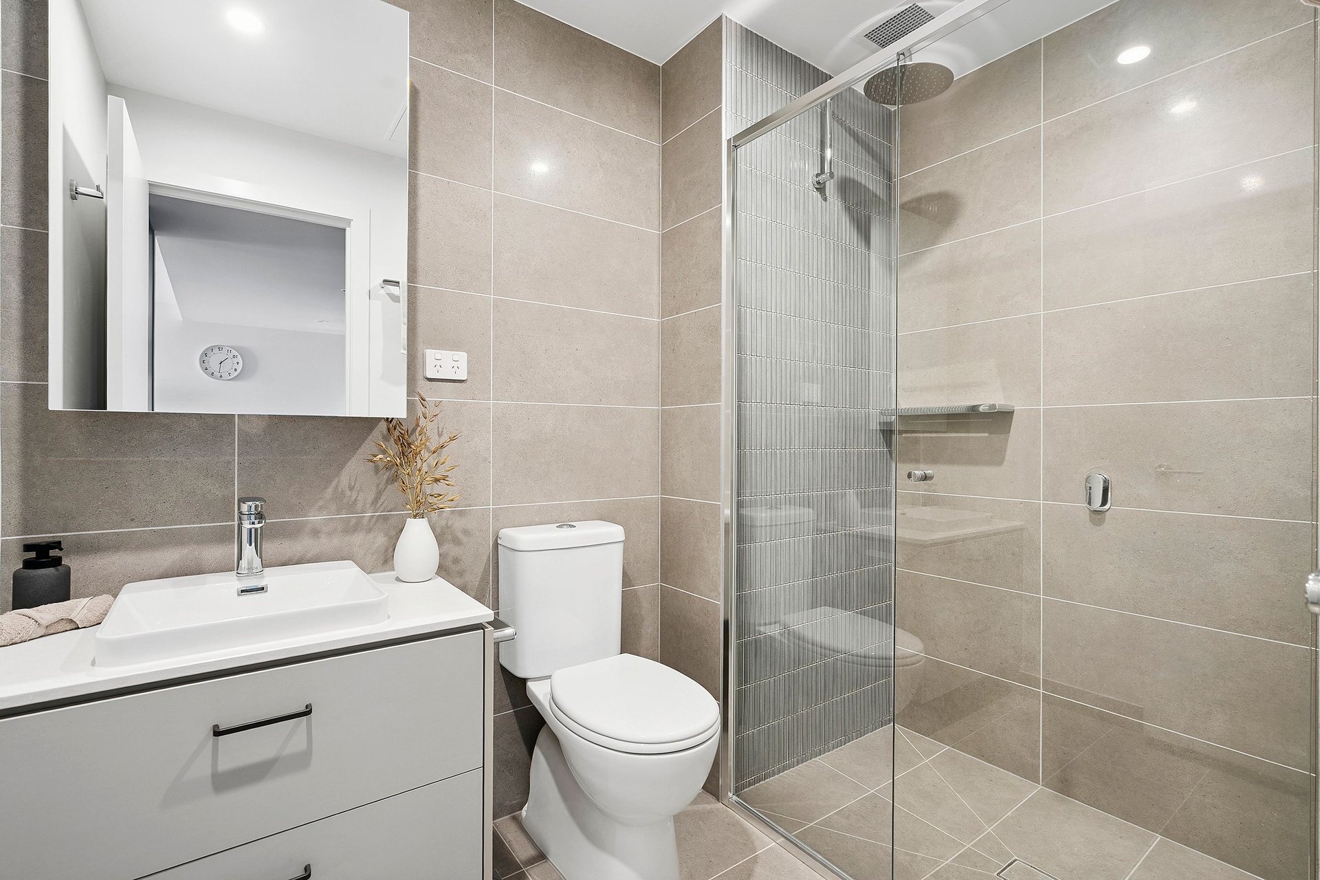 2101/104 Colac Road, Highton image 6