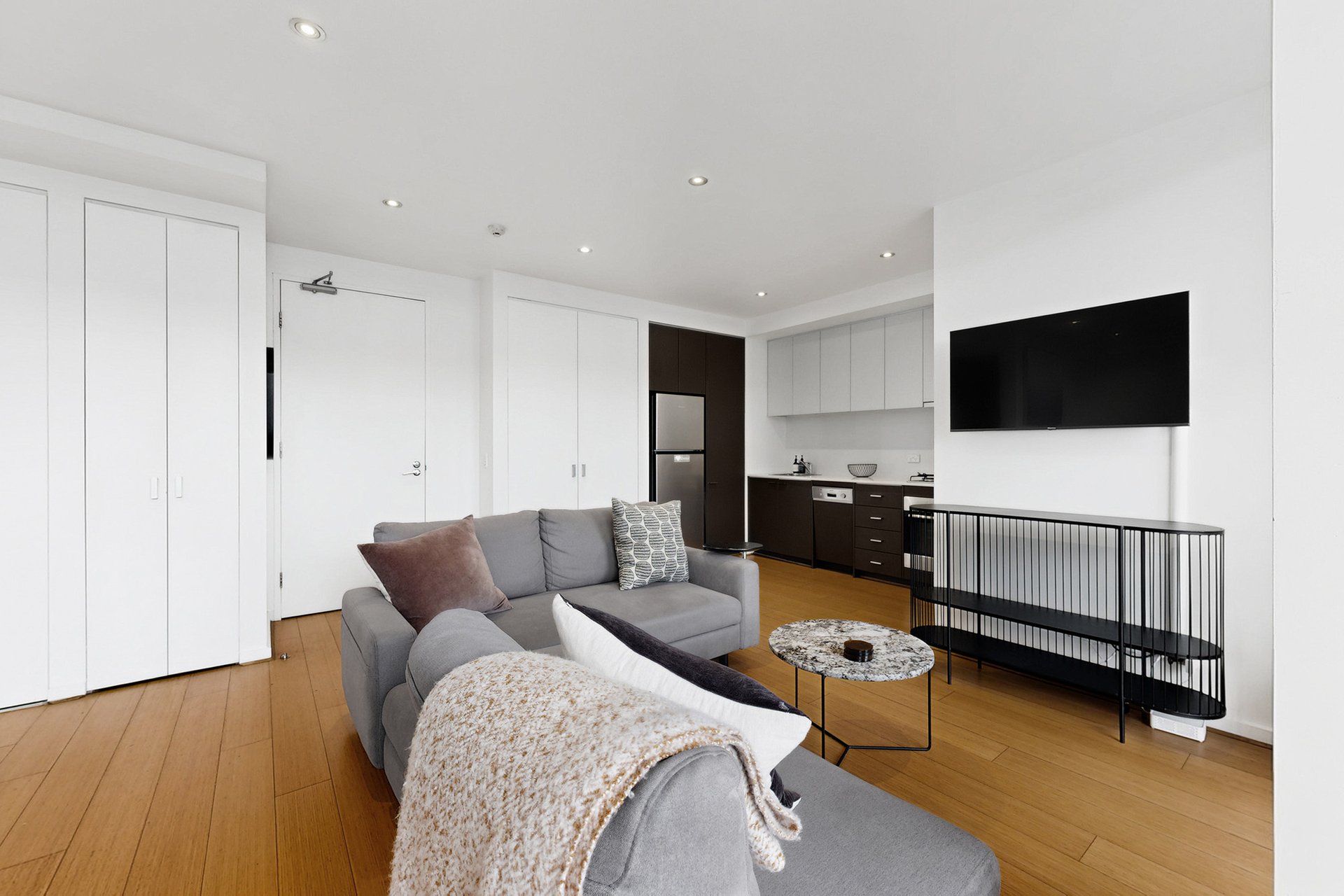 210/122 Ormond Road, Elwood image 5
