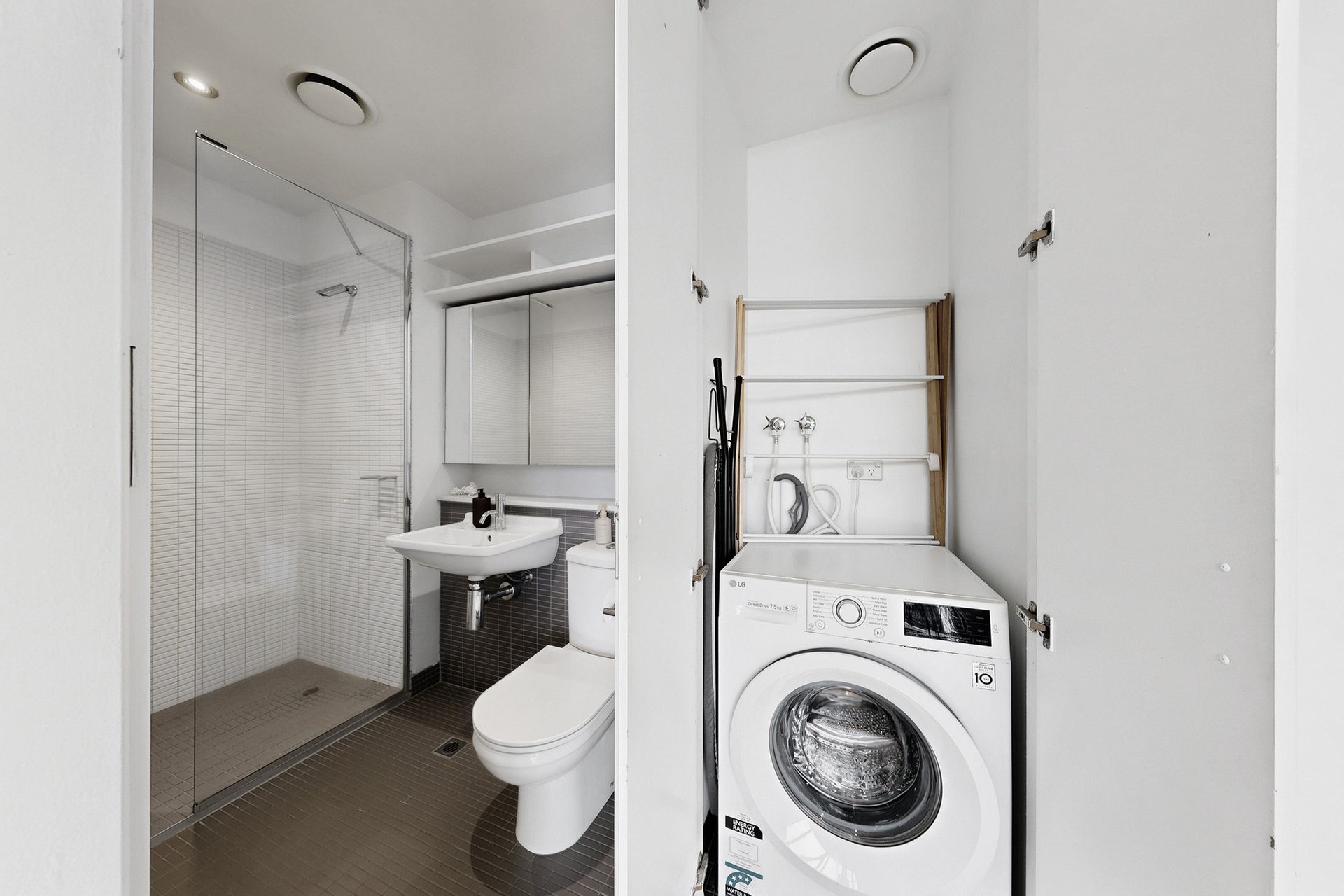 210/122 Ormond Road, Elwood image 15