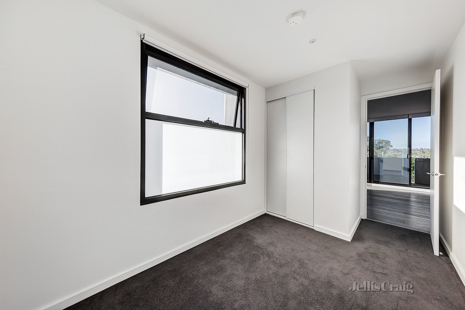 210/17 Riversdale Road, Hawthorn image 4