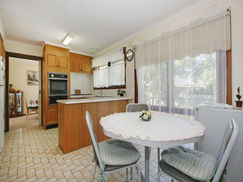 2/102 Bedford Road, Heathmont image 3