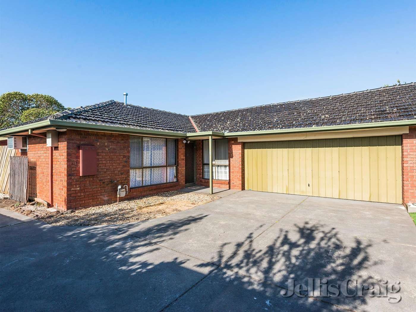 2/102 Centre Dandenong Road, Cheltenham image 1